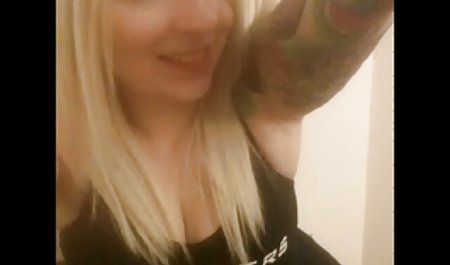 Busty MILF عاشق متحرک کیر یک دیک بزرگ است