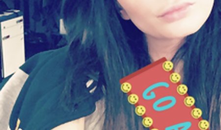 Savannah Sixx خیره کننده هنگام مکالمه تلفنی فیلم سکسیمتحرک ، خروس را مک می کند