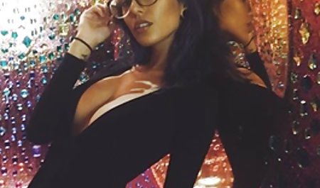 حزب لسبن mit einem شهوتی متحرک Dildo